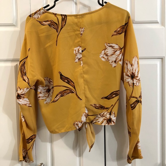 Dynamite Yellow long sleeves Top - Picture 3 of 6